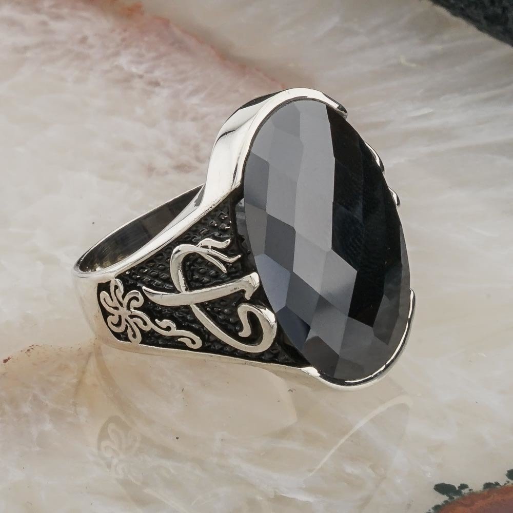 siyah-zirkon-tasli-elif-vav-detayli-gumus-erkek-yuzuk-3546