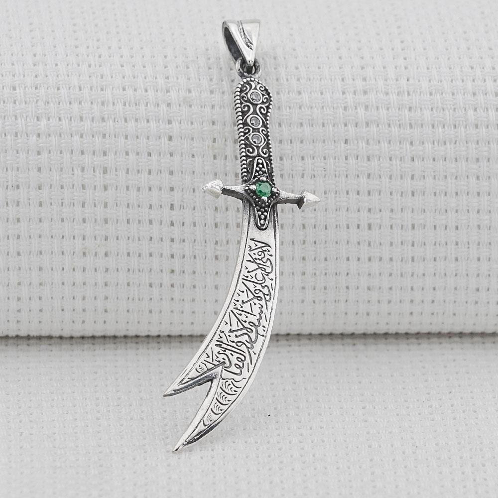 yesil-tasli-zulfikar-kilic-tasarimli-925-ayar-gumus-kolye-ucu-6529